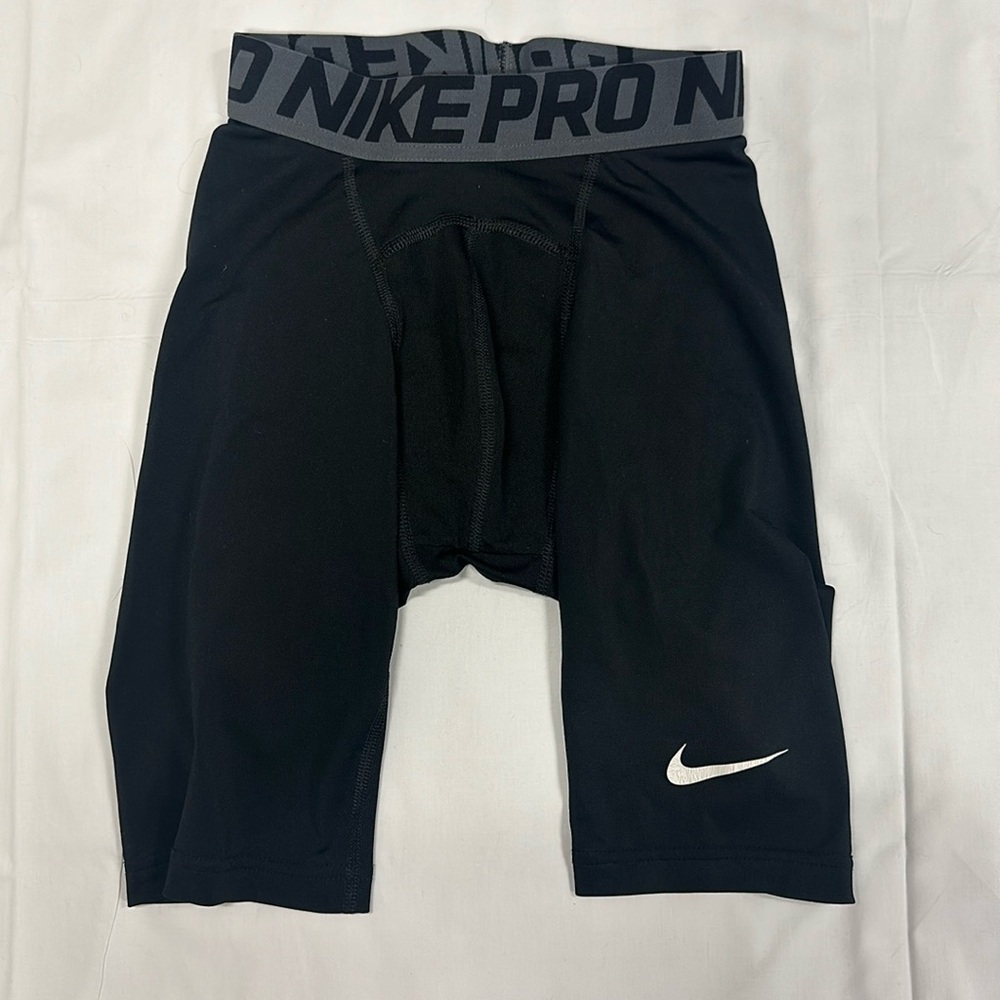 Boys Nike Pro compression briefs. Size S